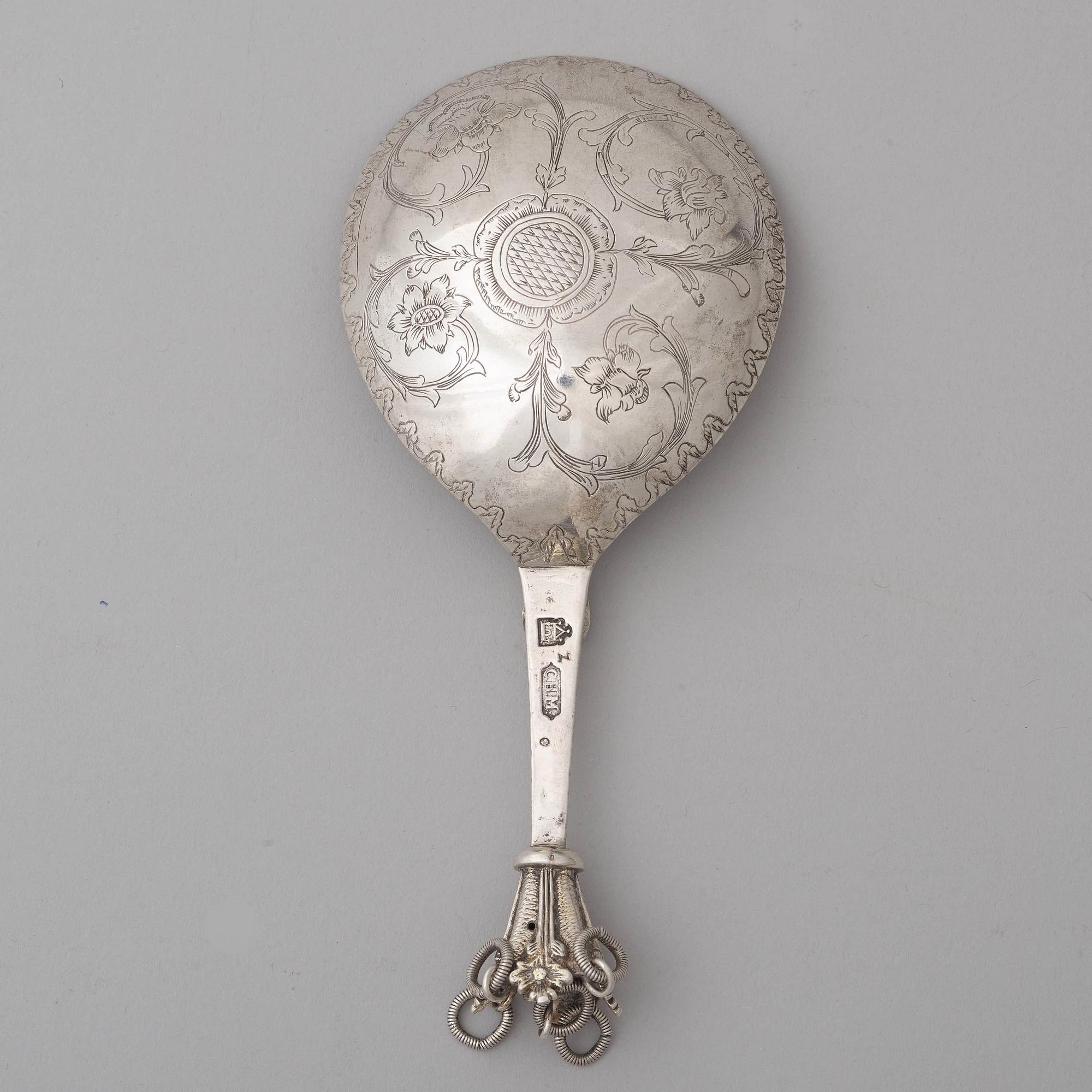 Conrad Heitmüller, stor sked med kronknopp, silver, Nyköping (verksam 1735-1779(-80)).
