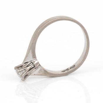 RING, 18 k vitguld, 0,4 ct enl gravyr.