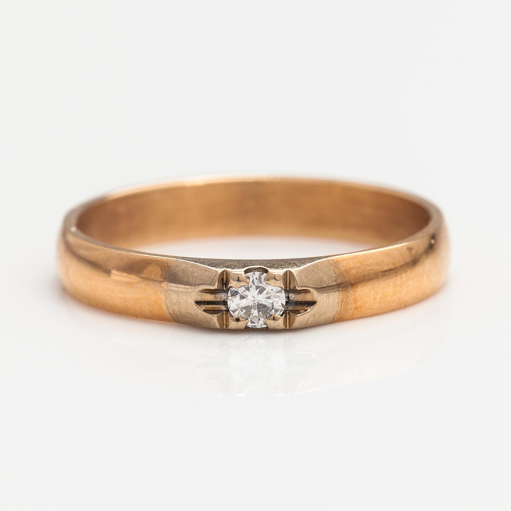 A 14K gold ring with a ca. 0.10 ct diamond. Finland 1993.