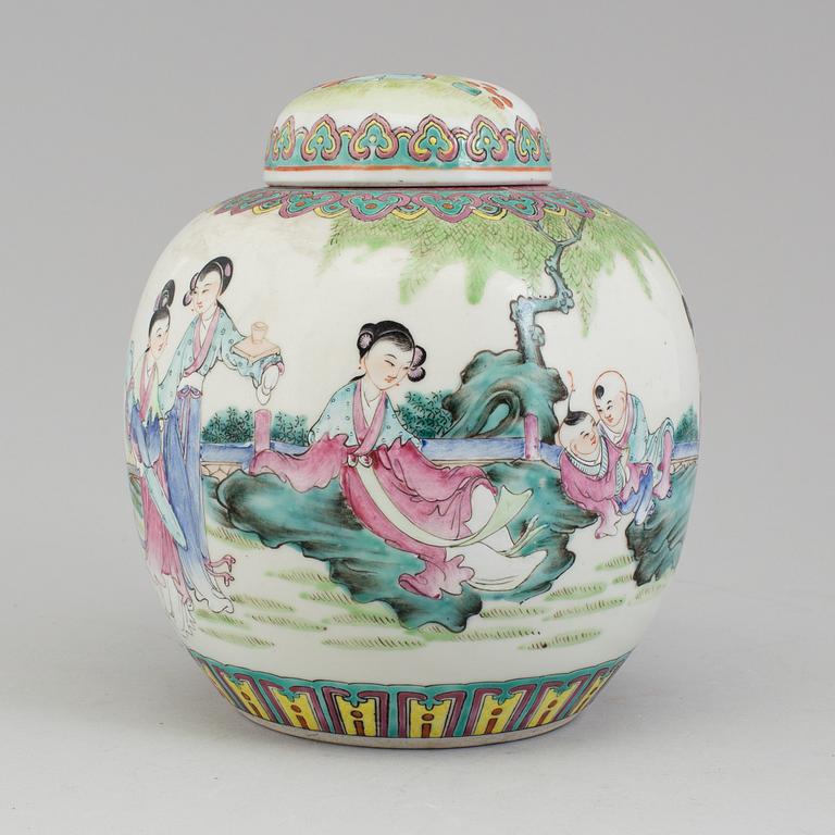 A Chinese porcelain late Qing jar with lid.