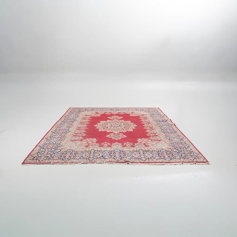 Carpet, Kirman, 405 x 298 cm.
