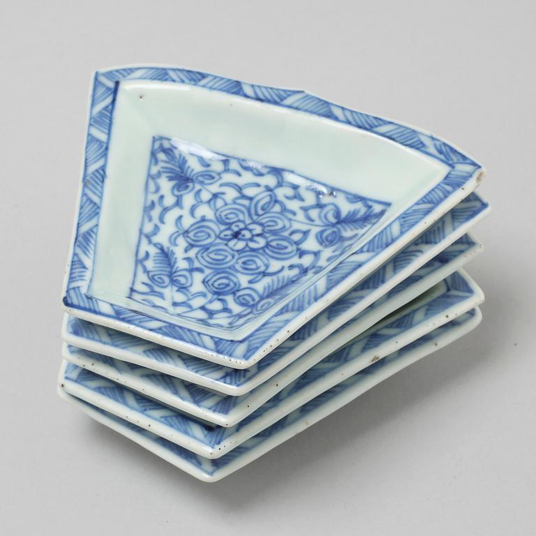 Eleven pieces of Chinese porcealin from 18/19th century.