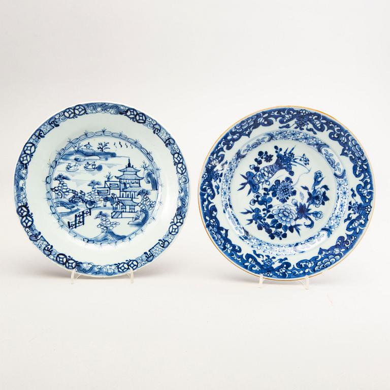 A set of ten different Chinese porcelain plates 18/19th century.