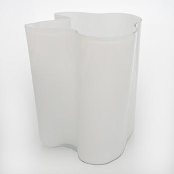 Alvar Aalto, a 3031 glass vase, signed Alvar Aalto - 3031.