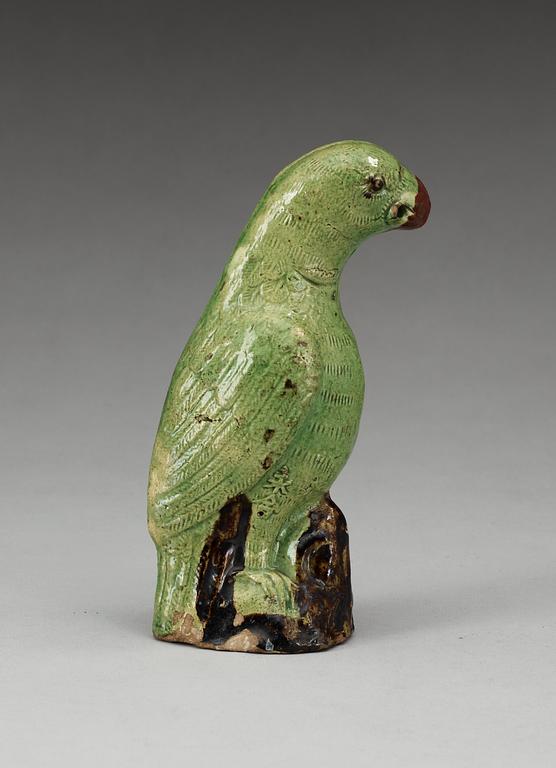 A green glazed figure of a bird, late Qing dynasty.