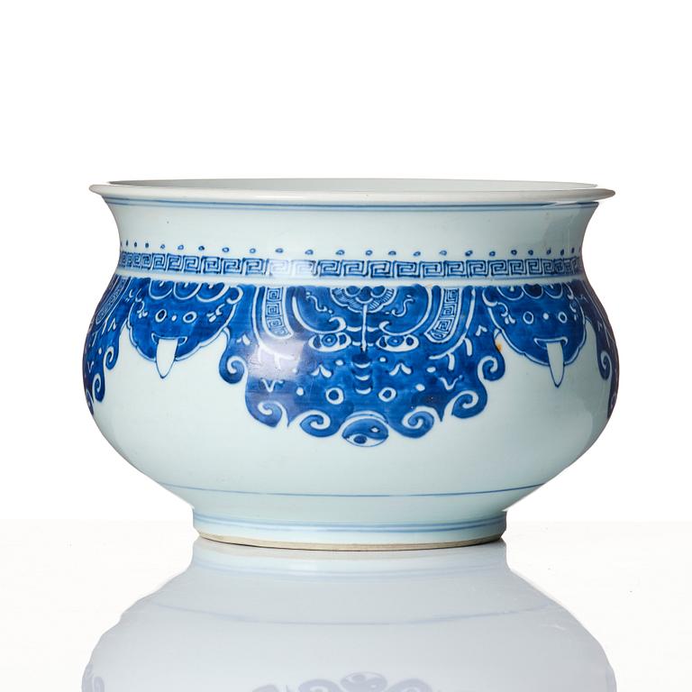 A blue and white censer, Qing dynasty, Kangxi (1662-1722).