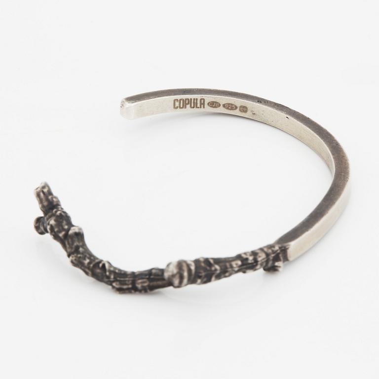 Copula, silver, två armband och en ring.