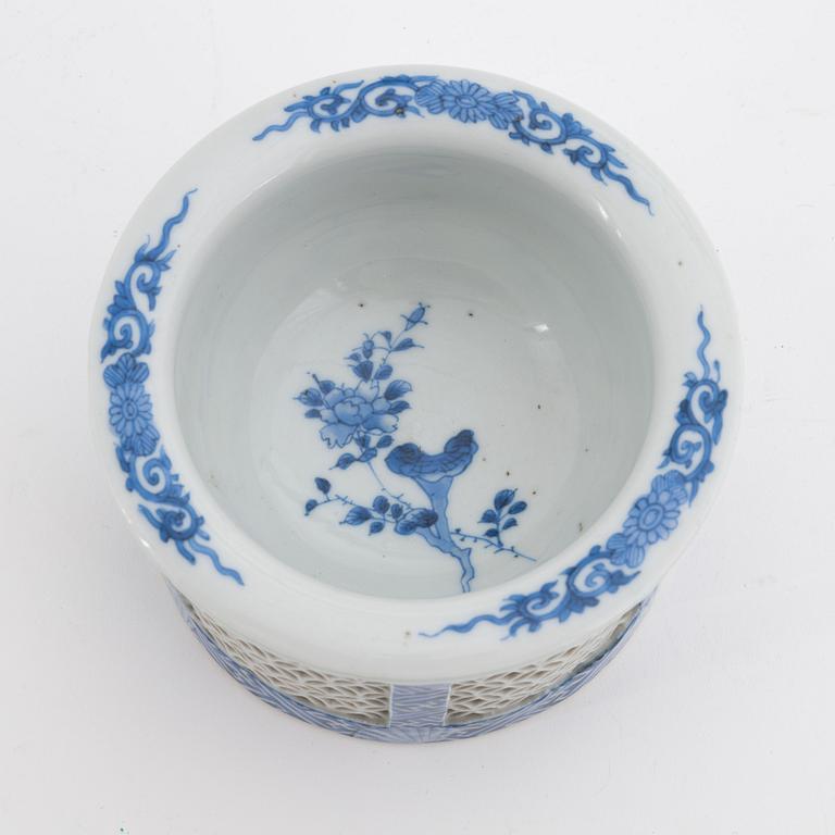 Blue and white censor, Japan, 19th century.