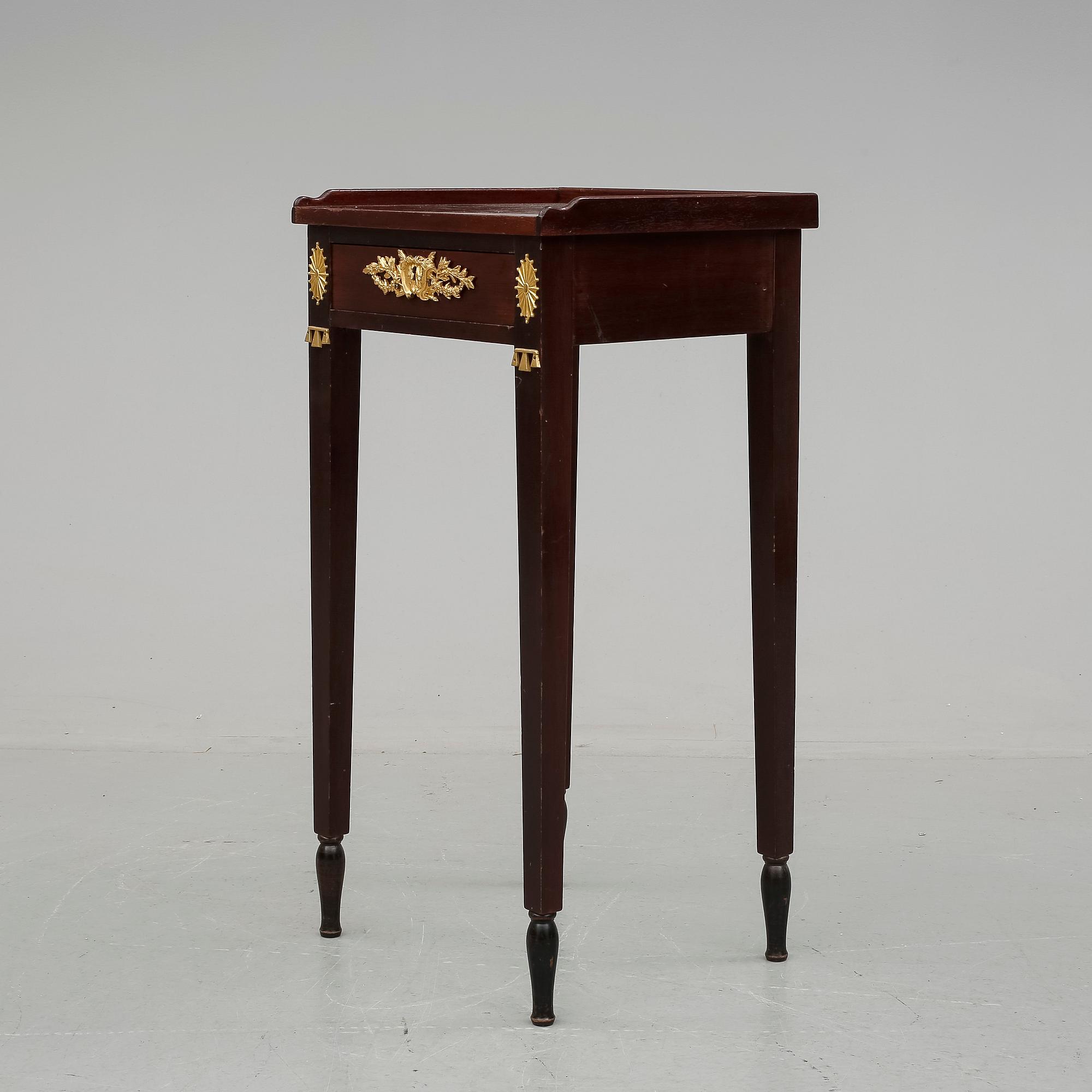 LAMPBORD, 1900-talets första hälft.