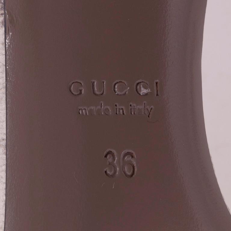 GUCCI, a pair of white & grey leather sandals, "Ursula".