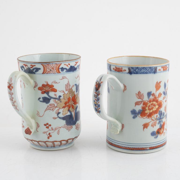 Two Chinese imari porcelain mugs, Qing dynasty, Qianlong (1736-95).