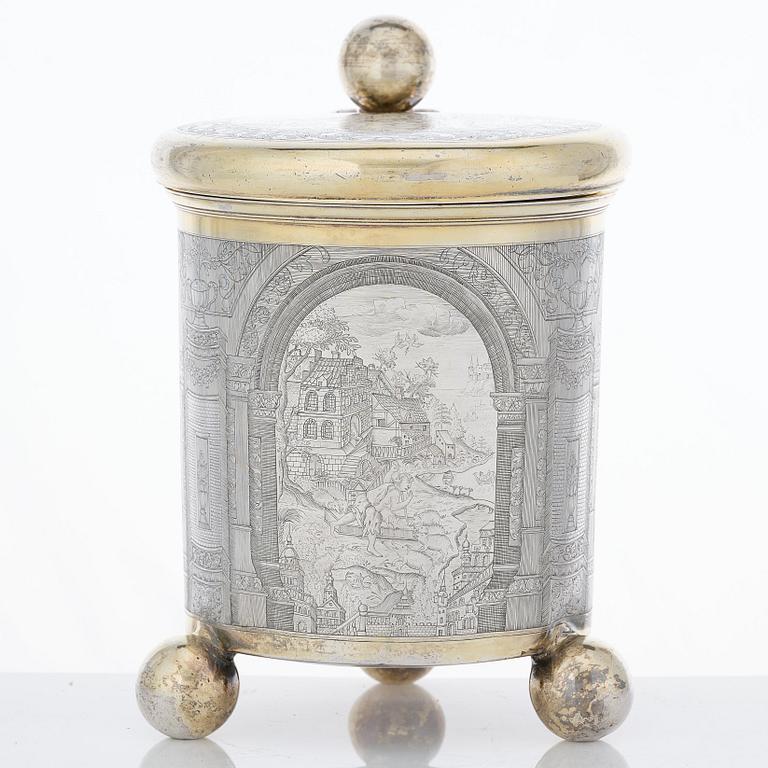 A Baltic 17th century parcel-gilt silver tankard, unmarked.