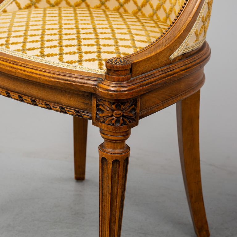 A pair of Louis XVI-style chairs, first half of the 20th century.