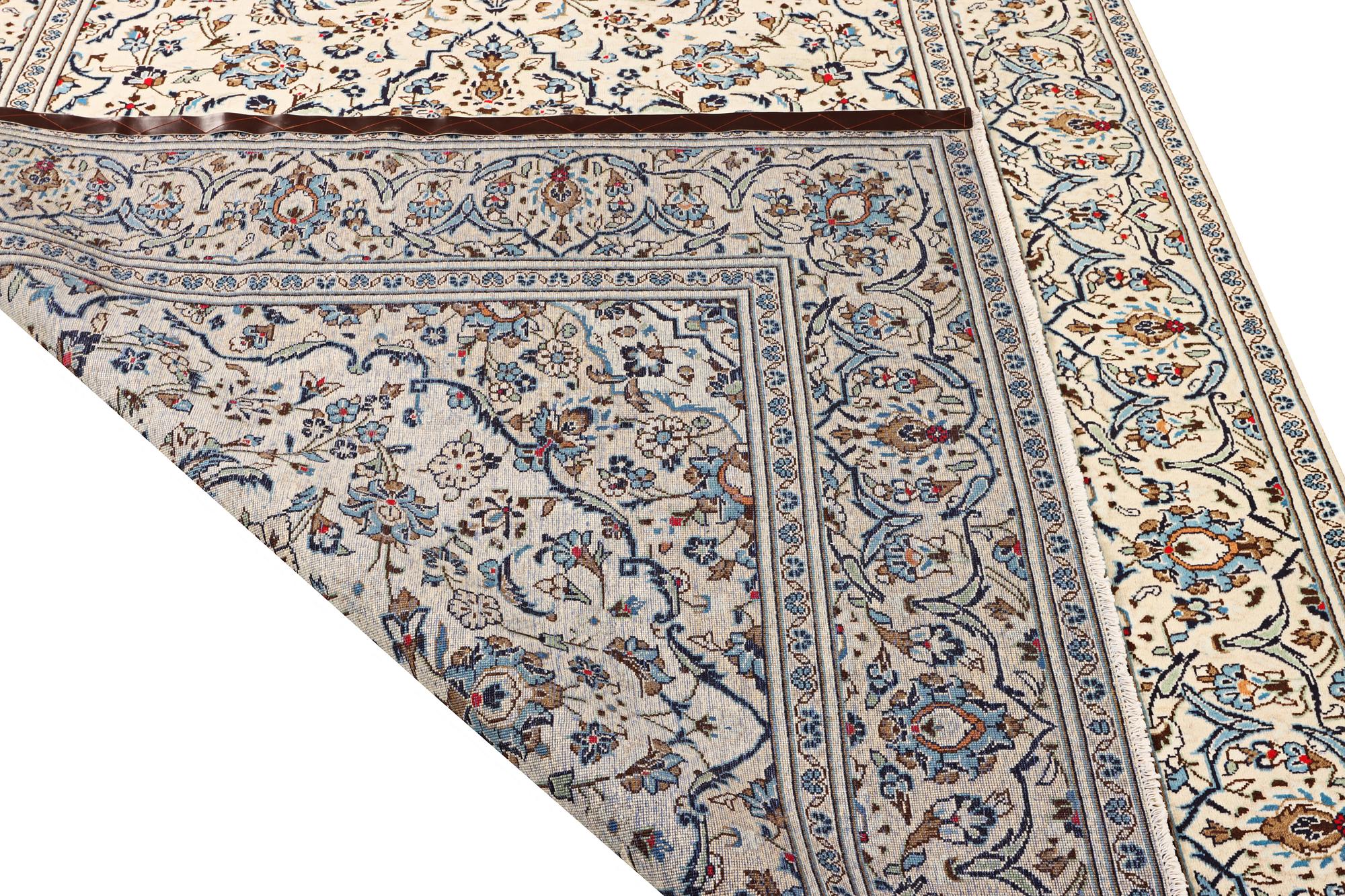 A Kashan carpet, c. 290 x 197 cm.