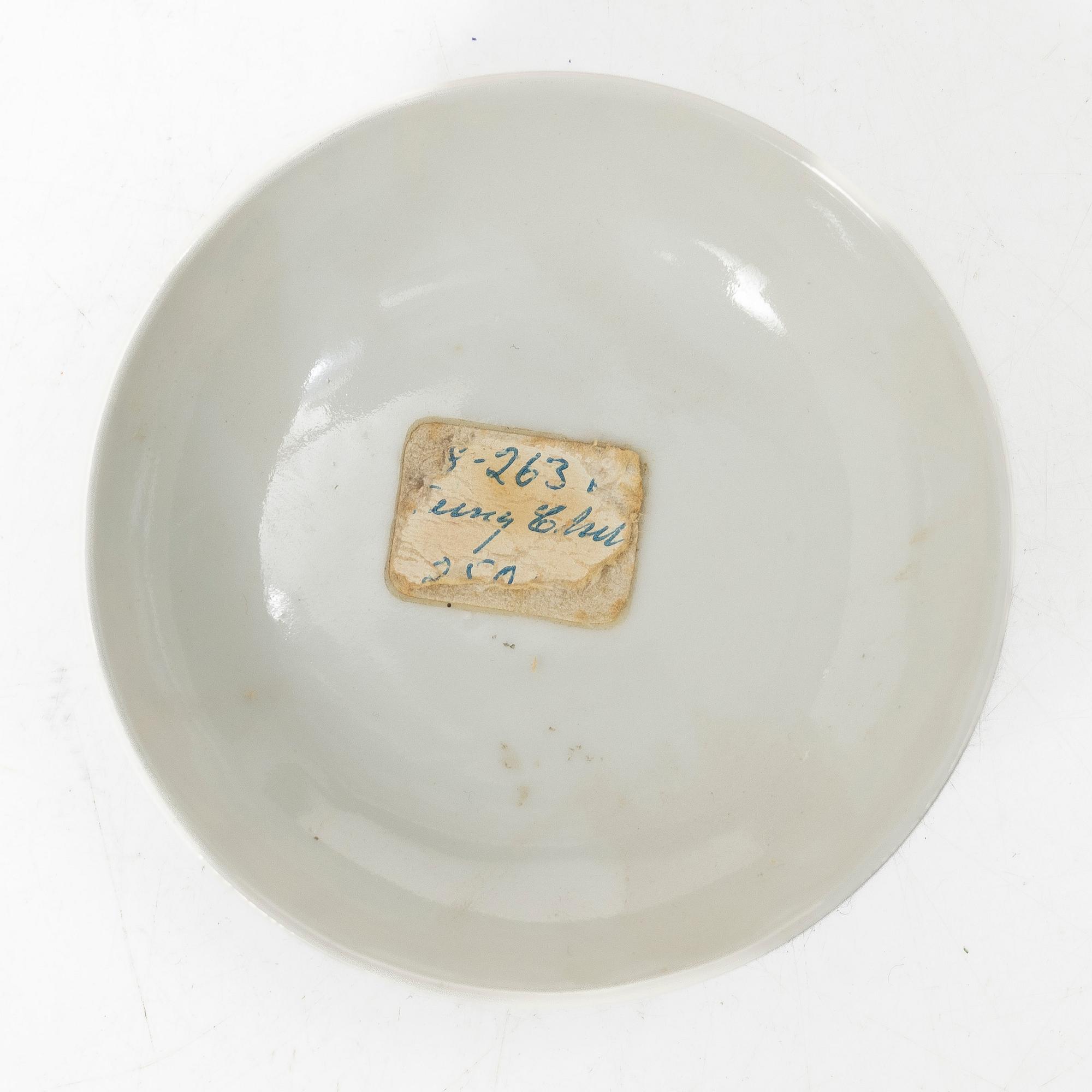 Two enamelled dishes, Qing dynasty, circa 1900.