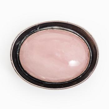 Hänge / brosch, cabochonslipad rosenkvarts, silver, Kaunis Koru, Helsingfors 1961.