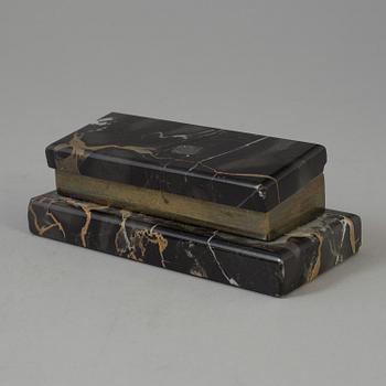 A 20th century marble mantle clock and lidded box.