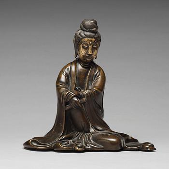 651. A bronze sculpture of a seated guanyin, 19th Century.