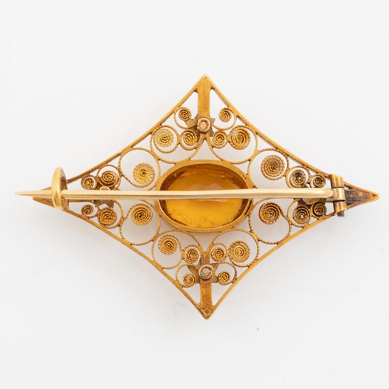 Brooch, 18K gold, filigree work with citrine.