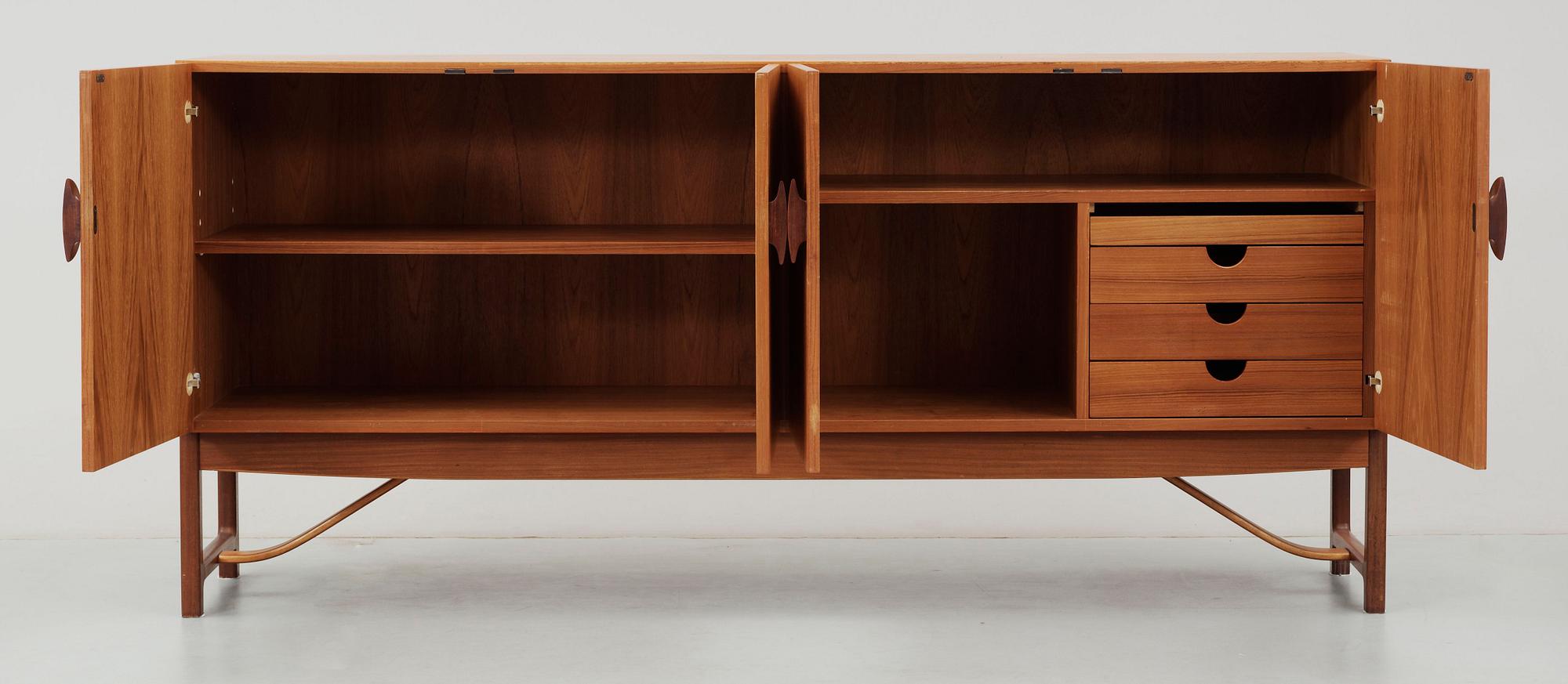 SIDEBOARD, trol Ib Kofod-Larsen för Seffle, 1900- talets andra hälft.