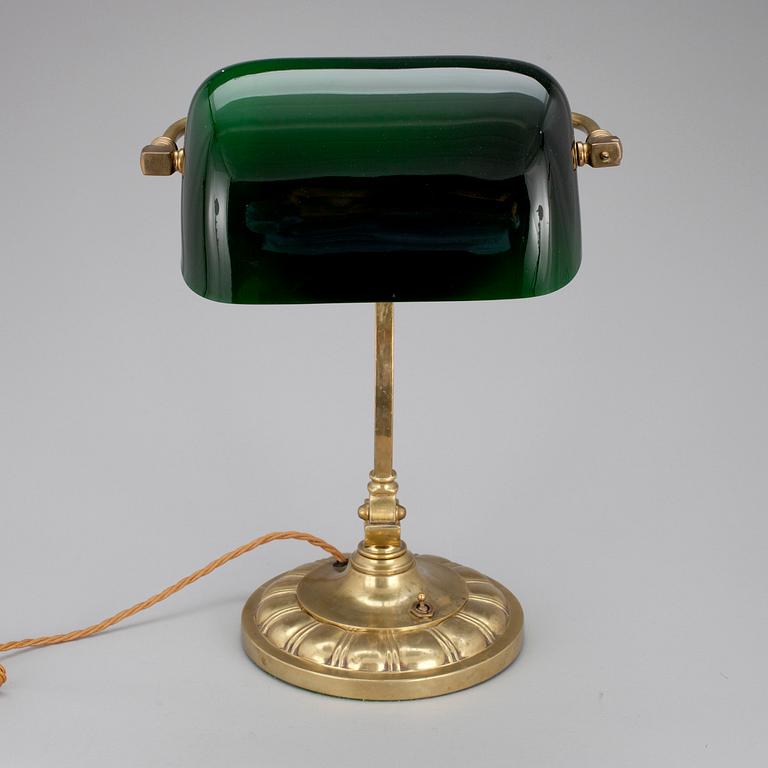 KIRJOITUSPÖYDÄN VALAISIN, 1900-luvun alkupuoli.