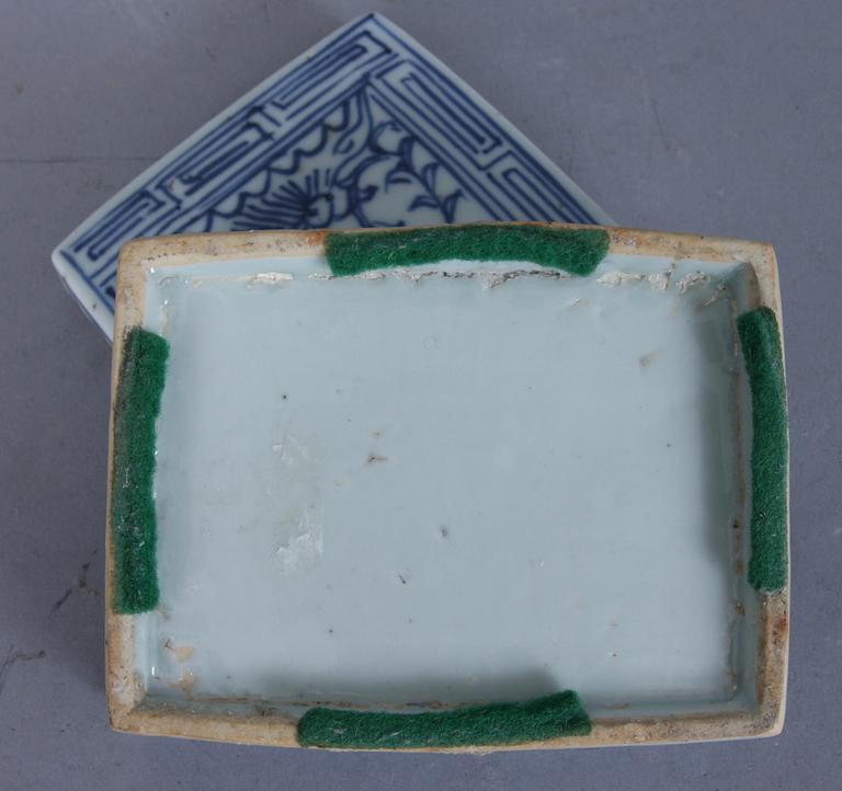 LOCKASK samt TALLRIK, porslin, Kina, 1700/1800-tal.
