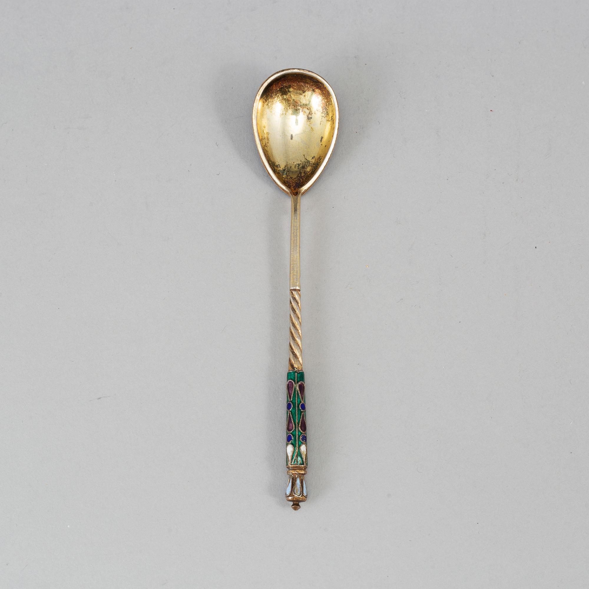 A Russian 20th century silver-gilt and enamled tea-spoon, unidentified makers mark, Moscow 1908-1917.