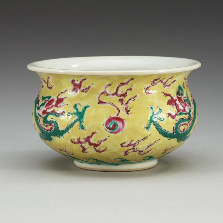 A yellow glazed censer, Qing dynasty.