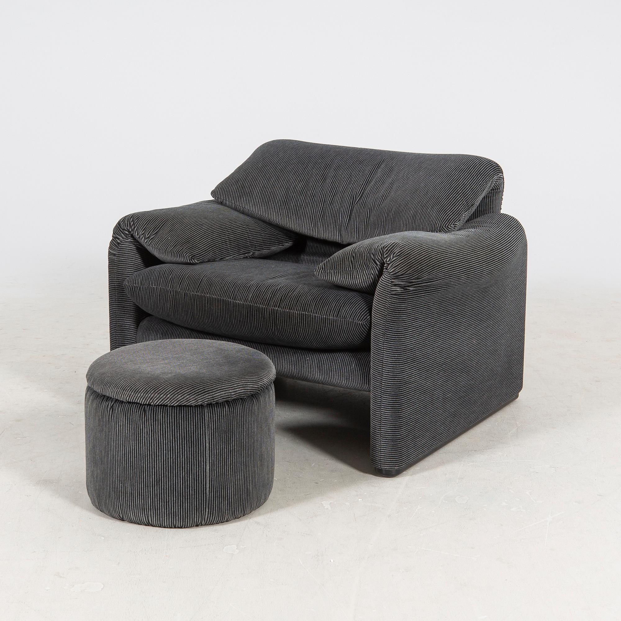 Vico Magistretti armchair with footstool "Maralunga" for Cassina Italy late 20th century.