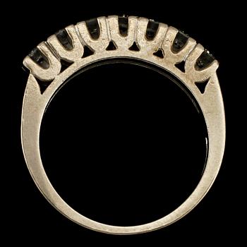 RING, 18k vitguld med 7 briljantslipade diamanter, tot 0.7 ct, Gustav Dahlgren & Co, Malmö, 1982. Vikt 7 g.