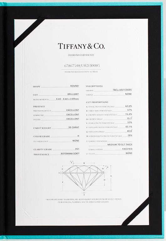 Tiffany & Co, Ring, platina med briljantslipad diamant 0.38 ct. Med certifikat.