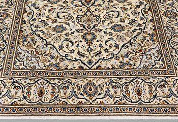 A carpet, Kashan, ca 297 x 200 cm.