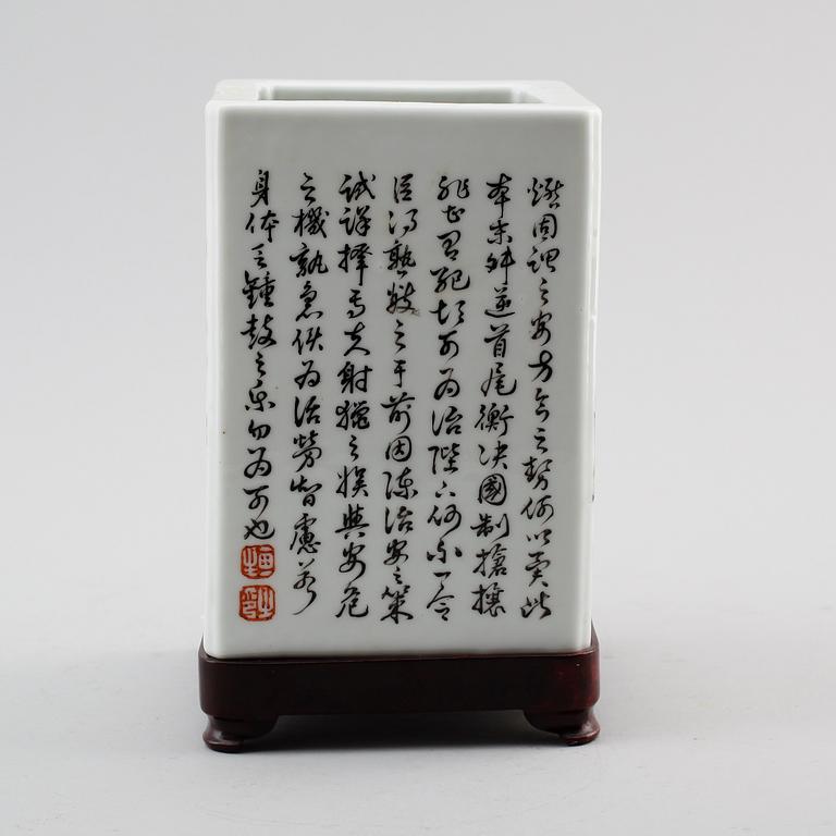 A square brush pot with calligraphy, Qing dynasty with Qianlong seal mark, 19th century.