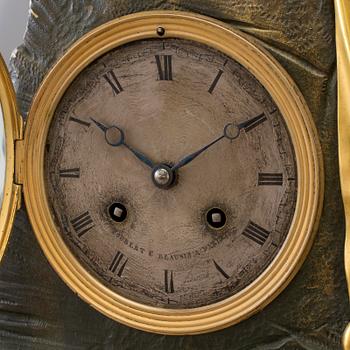 BORDSPENDYL, förgylld brons, Empire, Paris, Frankrike, 1800-talets första hälft.