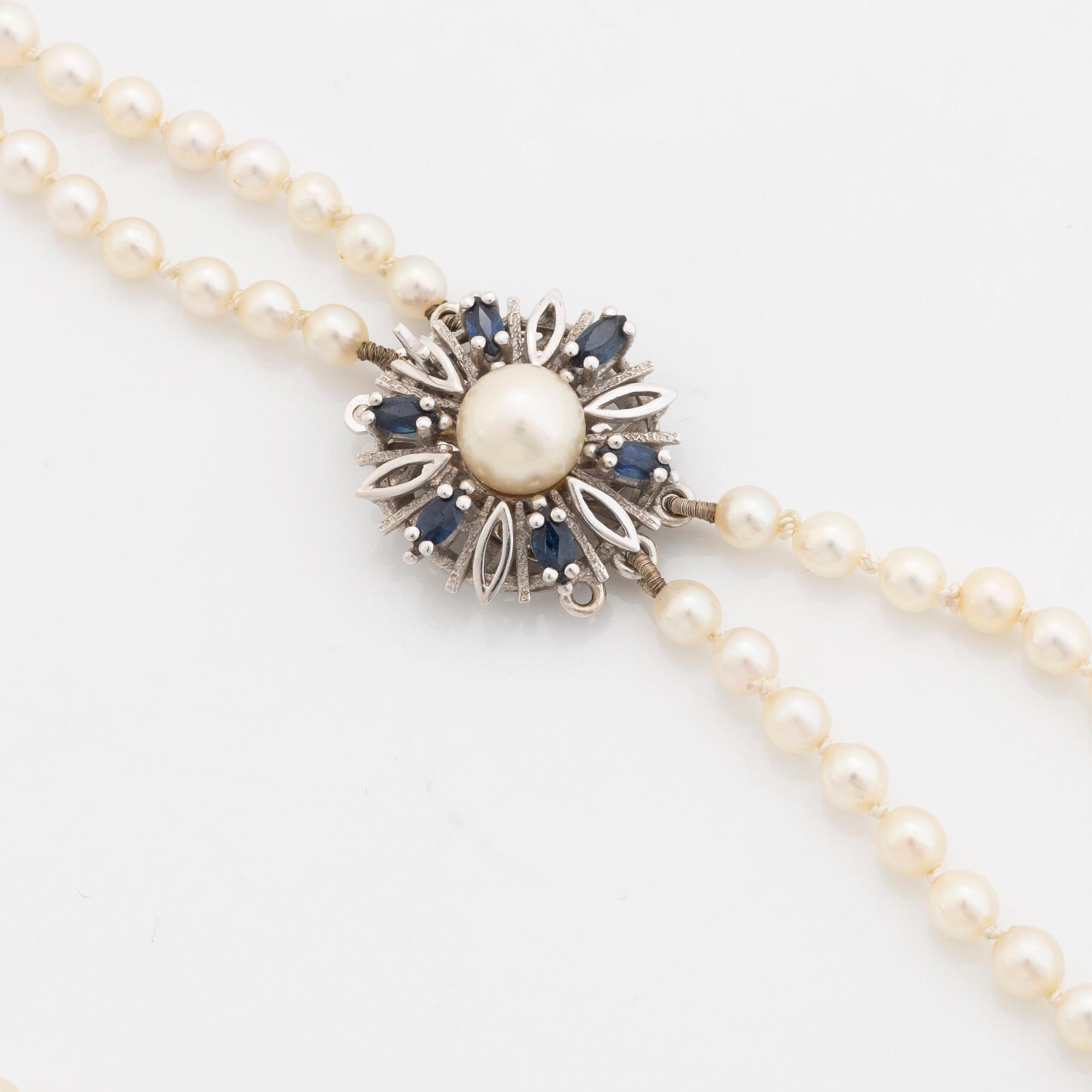 Cultured pearl necklace, clasp 18K white gold.