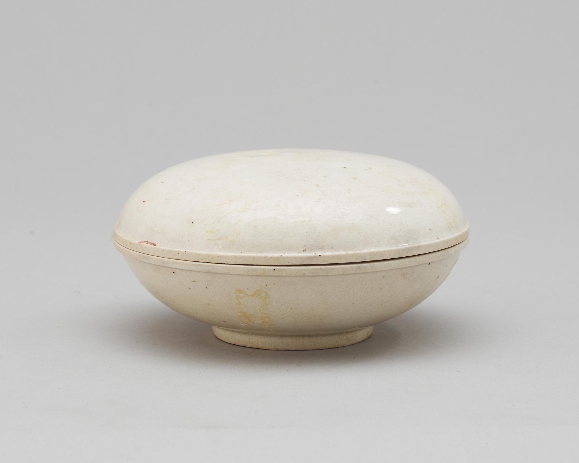 A white box with cover, Song (960-1279).