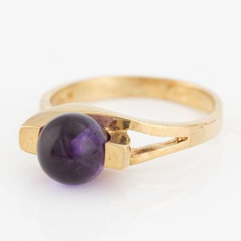 Ring, 14K gold with amethyst.