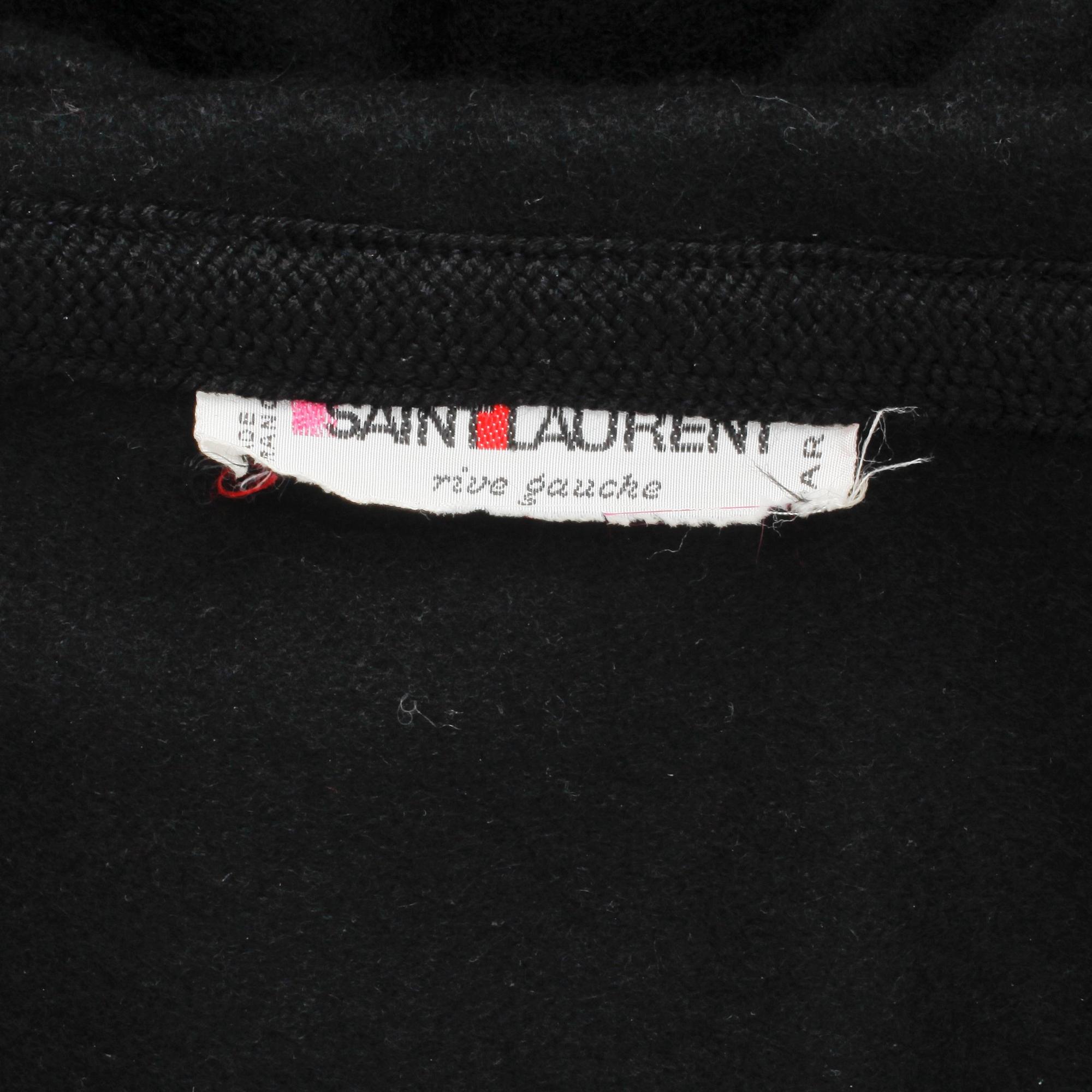 YVES SAINT LAURENT, cape med luva.