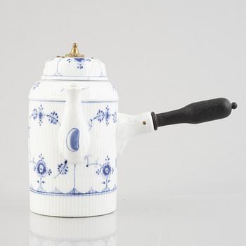 A 'Blue Fluted' / 'Musselmalet rifflet' chocolate pot, Royal Copenhagen, model 37, 1898-1923.