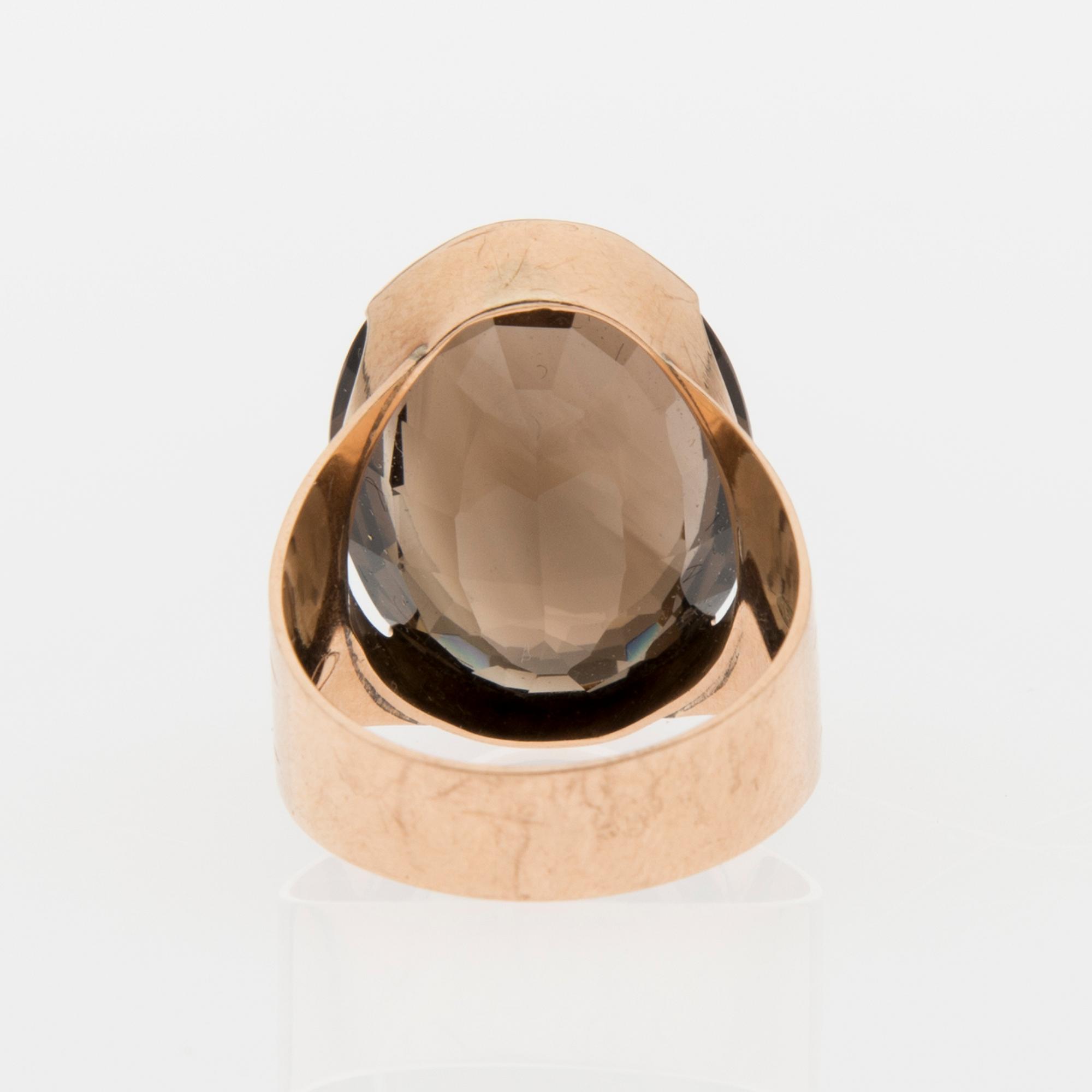 RING, fasettslipad rökkvarts, 14K guld, Helsingfors 1958.
