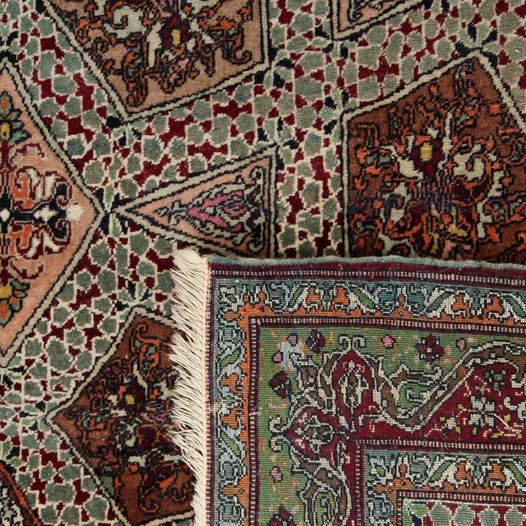MATTA, Isfahan, 225x136 cm, 1900-talets första hälft.