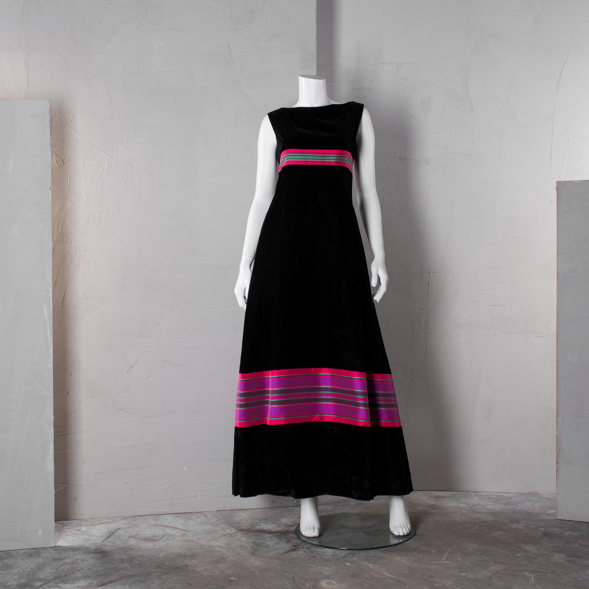 LÅNGKLÄNNING Märthaskolans Franska avdelning 1960-tal.