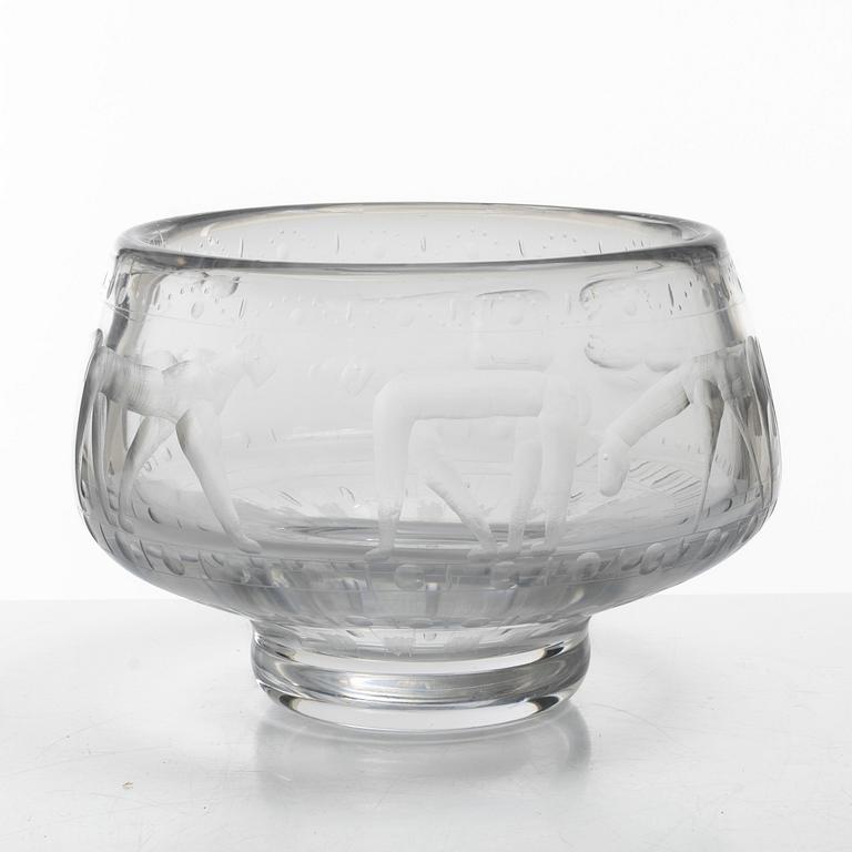 Erik Höglund, a bowl.