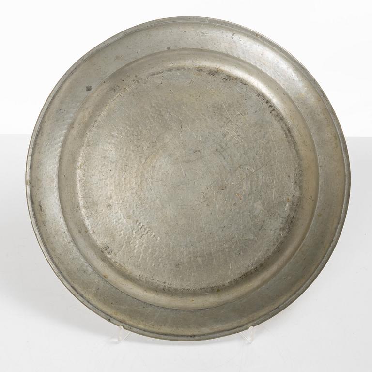 Eric Pettersson Krietz (master in Stockholm 1753-1795), a pewter charger, Stockholm.