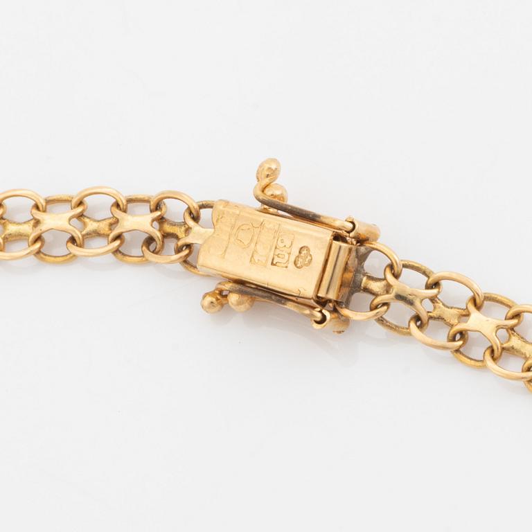 18K gold bracelet.