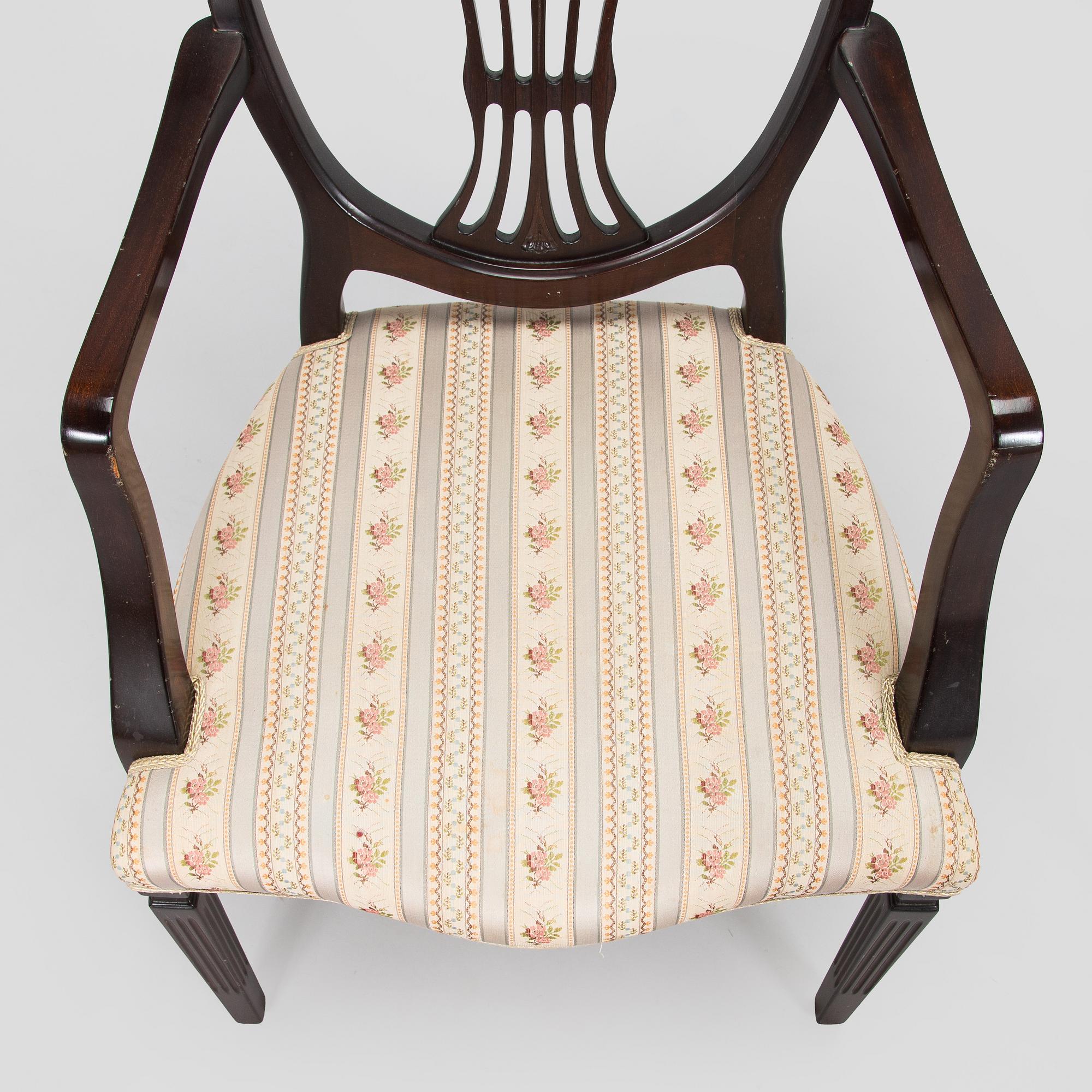 Stolar, 16 st och karmstolar 2 st, Hepplewhite-stil, 1900-talets andra hälft.