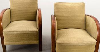 CLUBFÅTÖLJER, ett par, 1900-talets första hälft.