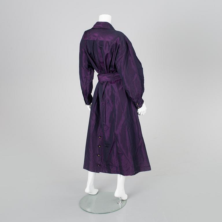A Chanel trench coat, frensch size 36.