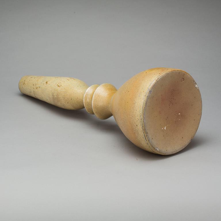 GOLVVAS, stengods. Signerad Berit Solås.