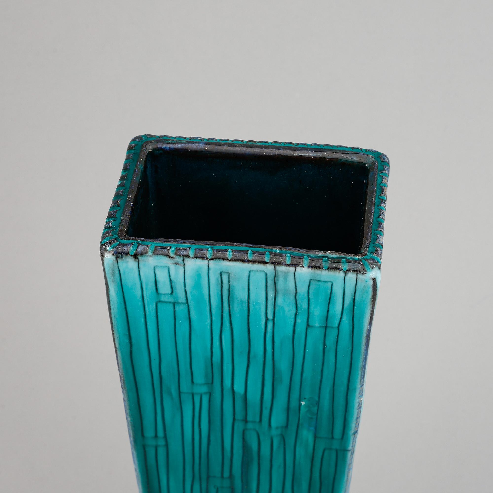 Taisto Kaasinen, vase, Upsala Ekeby, signed.